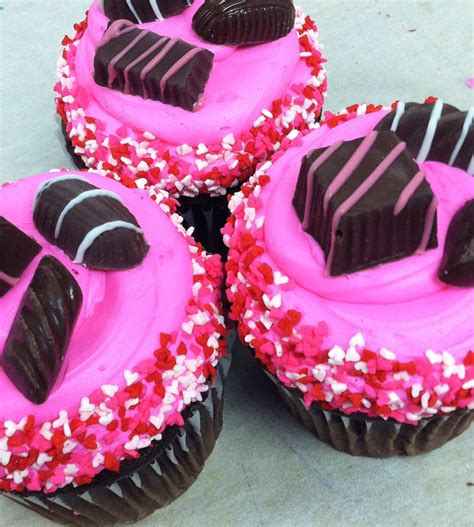 Lola Pearl Bake Shoppe Adorable Valentines Day Cupcake Alert