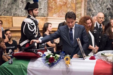 Carabiniere Ucciso A Roma Folla Di Gente Al Funerale Ma La Foto Del