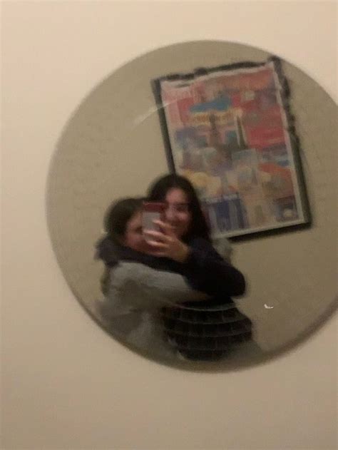 best friend pics blurry mirror photo ideas besties pictures aesthetic blurry mirror selfie