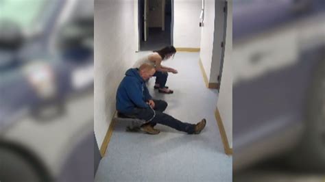 Video Captures The Moment Prisoner Slips Out Of Handcuffs Escapes Ohio Police Department