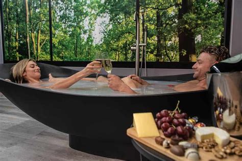 10 Romantic Bath Ideas For 2023 Bathtubber