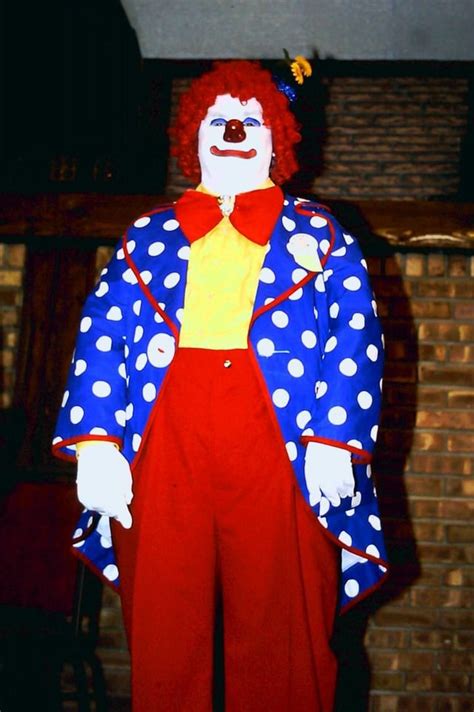 Older Picture Of A Clown Giving Us The Kubrick Stare Is A Bit Unnerving R Oldschoolcreepy