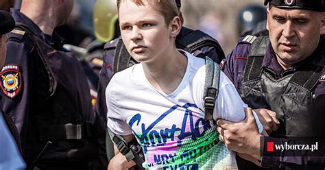 Okoliczności wypadku wyjaśniają policja i prokuratura. 'Putinowskie pokolenie', dzisiejsze 18-19-latki, nie ...