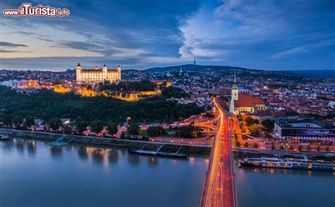 Monete in euro i disegni sono stati scelti con voto pubblico: La notte scende su Bratislava, capitale della ... | Foto ...