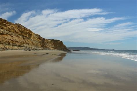 About 1 mile of this beach is visible from the road, and 1 1/2 miles along. Flat Rock Beach at Torrey Pines, La Jolla, CA - California ...