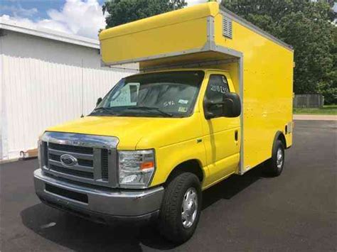 Ford Econoline Commercial Cutaway 2010 Van Box Trucks