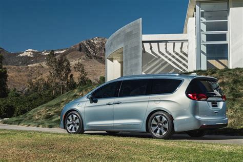 Goodbye Town And Country Hello Chrysler Pacifica Leith Cars Blog