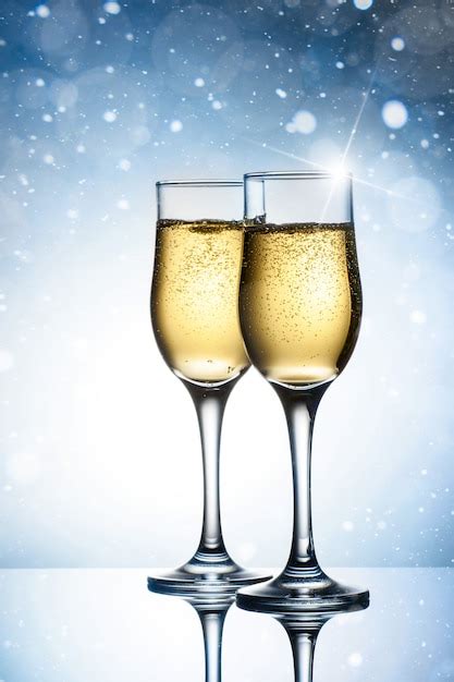 Deux Verres élégants Au Champagne Photo Premium