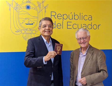 Escritor Sergio Ramírez Recibe Nacionalidad Ecuatoriana