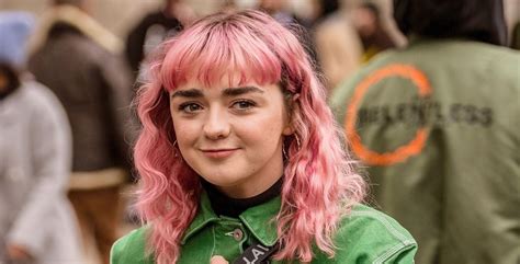 Maisie Williams Is All Smiles While Showing Off Her Pink Hai Daftsex Hd