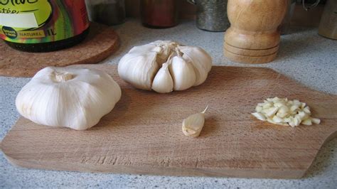 Whole Garlic Clove Garlic Natural Remedies Youtube
