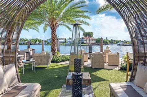fort lauderdale s most popular dining destination shooters waterfront has anchored fort