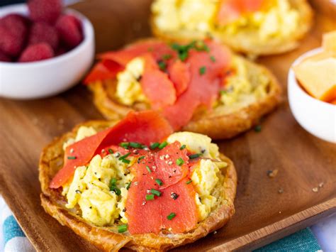 Hash brown potatoes, with smoked salmon, onions, a little sour cream, horseradish, mustard, chives and parsley. Smoked Salmon Breakfast Sandwich - Smoked Salmon Breakfast Sandwich Recipe | Young Chef's Diary ...
