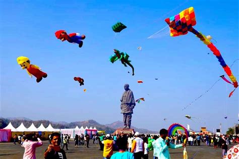 Makar Sankranti See The Photos Of Charirty And Kite Festival Of India मकर संक्राति दान पुण्य