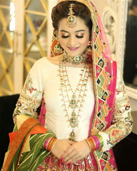 Pakistani Celebrities Mehndi Dresses And Make Up Pakistani Bridal Dresses Pakistani Bridal