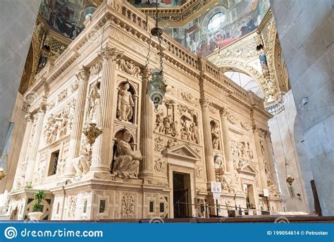 El Santuario De Madonna La Casa Santa En Loreto En Las Marchas De