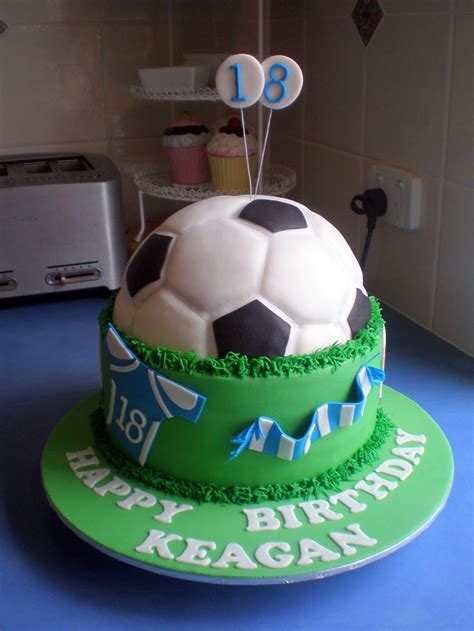 I'm just a beginner hobby caker. football cake | Soccer/Football Birthday Cake (With images ...