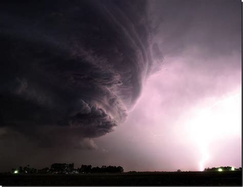 Amazing Striking Pictures All Of Them Thunderstorms