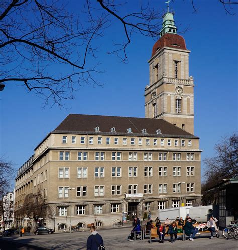 Rathaus Friedenau: 2024 kommen die Steuerfahnder - Friedenau