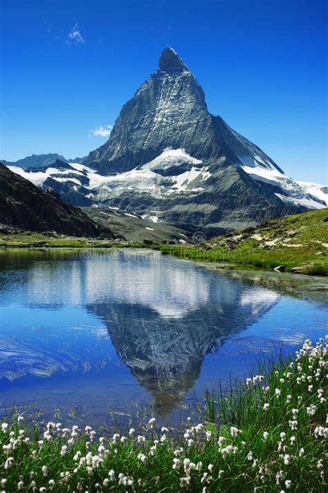 Matterhorn The Matterhorn Behind A Beautiful Lake Aff Matterhorn