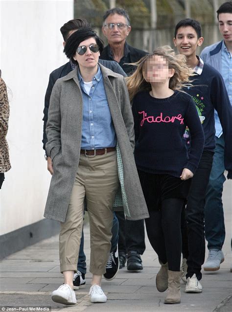 Sharleen Spiteri Steps Out Make Up Free As She Takes Daughter Misty Kyd To Dinner Daily Mail