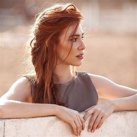 Elçin sangu ekranların son yıllarda en fazla dikkatleri üzerine çeken isimlerinden birisidir. Elcin Sangu - Elele Magazine (September 2015)