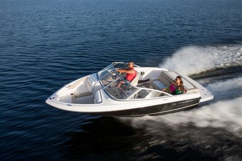 What Are The Best Boats For Watersports Lisa The Boatanista