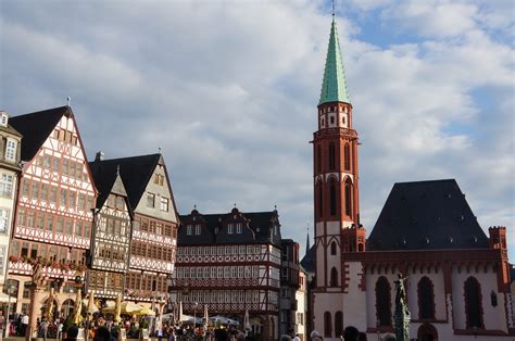 フランクフルト (オーダー) (frankfurt (oder)) は、ドイツ連邦共和国ブランデンブルク州の都市である。1999年1月1日より郡独立市として、行政上は郡と同格の地位を持つ。人口は約58,000人。ポーランドとの国境、オーダー川に面する。 フランクフルト 観光 | 世界一周旅日記