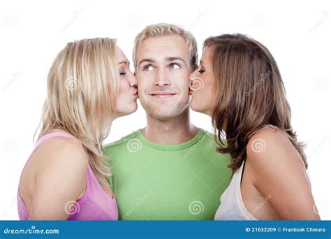 セクシーな裸の女の子がお互いにキスをしています ポルノ写真