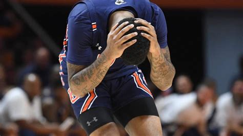 Auburn Basketball Twitter Reacts To Auburns 46 43 Loss To Tennessee