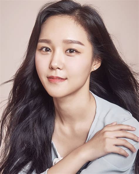 Actress han so hee profile, biography, awards, picture and other info of all actors and actresses. Seo Hee (1990) - AsianWiki