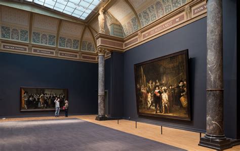 Directeur taco dibbits van het rijksmuseum kondigt onder grote belangstelling aan dat de nachtwacht, van rembrandt gerestaureerd gaat worden. Glories Restored, Rijksmuseum Is Reopening After 10 Years ...