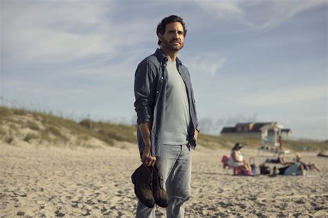 First Look Edgar Ramírez Stars In Netflixs Florida Man Premiering April 13 Popternative