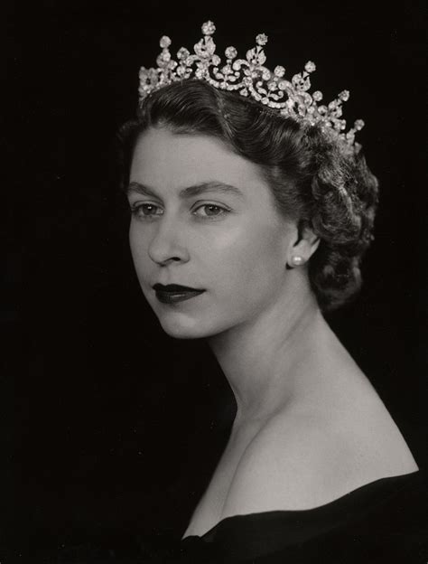 This biography profiles her childhood, family, personal life, career, achievements and some interesting facts. Koningin Elizabeth en Prins Philip, The Duke of Edinburgh