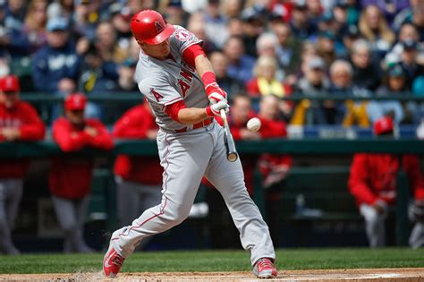 Anaheim Angels Mike Trout Hitting His First Hr Of 2015 Against Felix