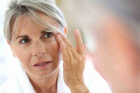 What To Look For In An Anti-Wrinkle Cream - Erase Cosmetics