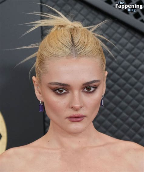 Charlotte Lawrence Flashes Her Nude Tits At The 66th Annual GRAMMY