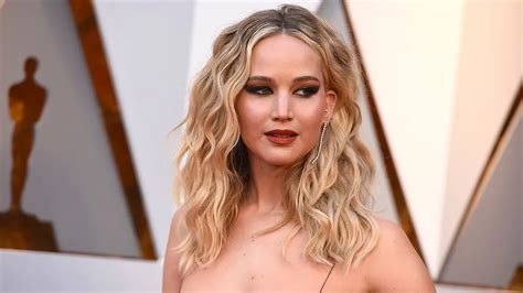 Jennifer Lawrences Daring Full Frontal Naked Scene Sets Netflix Ablaze
