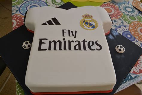 Pin By Dulces Mariel On Tortas Equipos De Futbol Desserts Cake Food