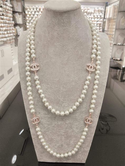 Chanel Pearl Necklace In 2020 Chanel Pearl Necklace Chanel Pearls