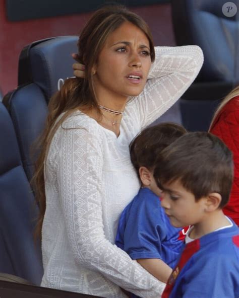 Photo Antonella Roccuzzo Compagne De Lionel Messi Avec Ses Enfants Mateo Et Thiago Lors Du