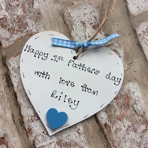 Before you even get a chance to pat yourself on the back for finding the perfect mother's day gift, it's time to start thinking about your dad. 1st first fathers day gift present - personalised handmade ...