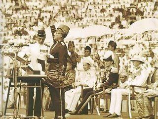 Tunku abdul rahman's most iconic image is of him with his hand raised, saying merdeka to usher in the birth of our nation. SEJARAH MALAYSIA: Perkembangan sejarah yang membawa kepada ...
