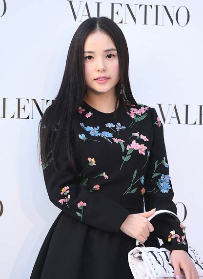 Your man is in good hands with his gorgeous girlfriend. Min Hyo Rin makes first official public appearance since ...