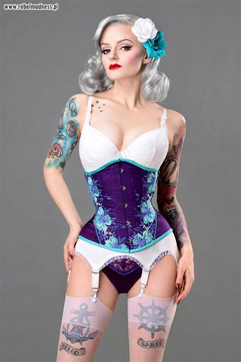 Pin On Corsets Modeled