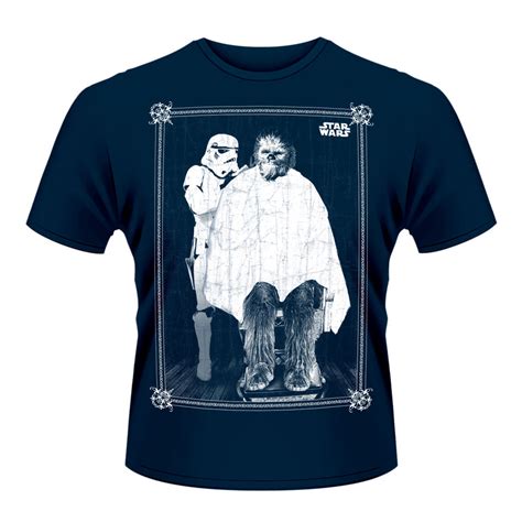 This is the place to find our exclusive range of star wars merchandise. Star Wars Men's T-Shirt - Chewie Haircut Merchandise | Zavvi
