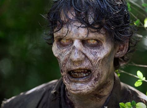 There are no critic reviews yet for chum thaang rot fai phii (train of the dead). The Walking Dead Saison 9 : Pourquoi les zombies parlent ...