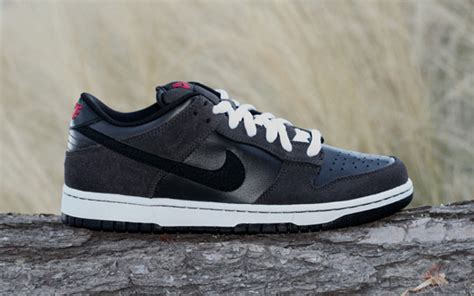 The swoosh says it all: K2theWatts: FRESH: NIKE SB DUNK LOW TOP SNEAKERS