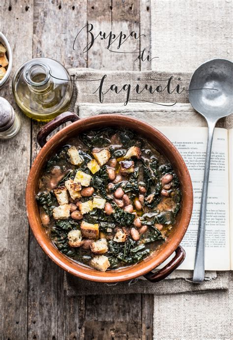 Servite la vellutata accompagnata con qualche foglia di cavolo nero allo zenzero. Vellutata di fagioli borlotti con chips di cavolo nero ...
