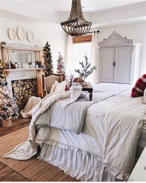 50 Cozy And Festive Christmas Bedroom Decorations To Keep Up All Holiday
